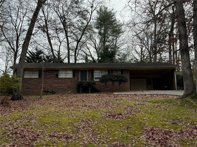 Building Photo - 481 NW Woodland Dr