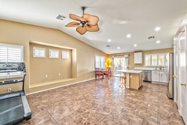 426 River Glider Ave