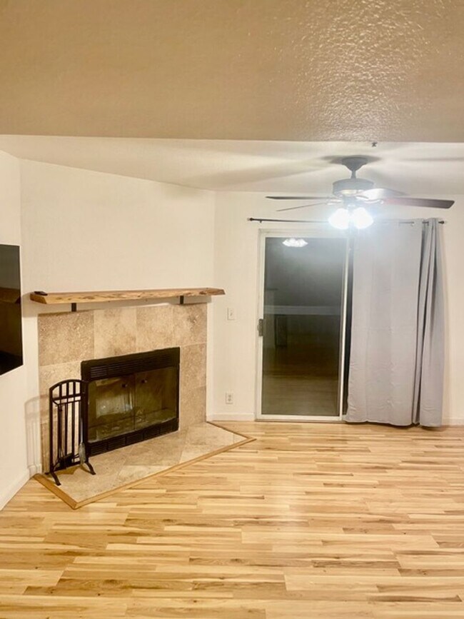 Photo - Fabulous Updated and Spacious 2 bd 2 bath Condo in superb area in Concord! Unidad 104