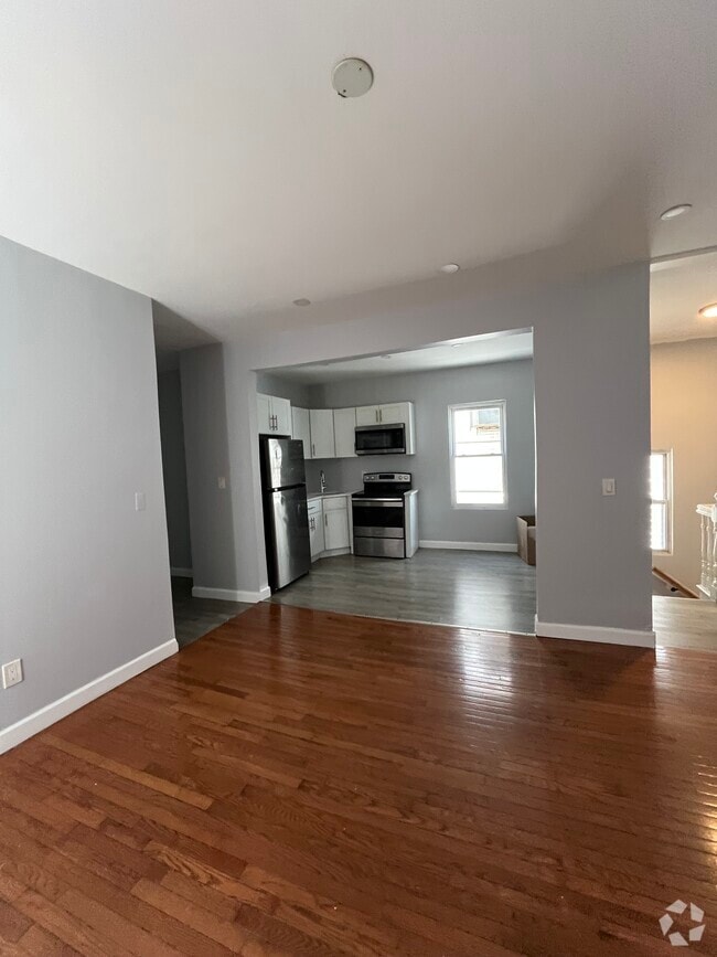 Building Photo - 25 Bayview Ave Unit 2 Rental