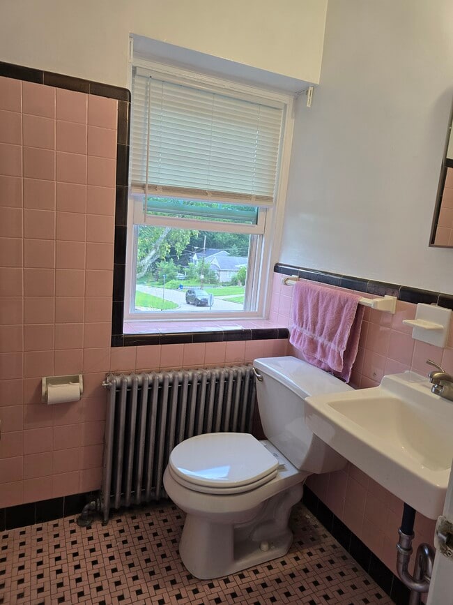 bath - 160 Morton Ave Unidad Morton ave