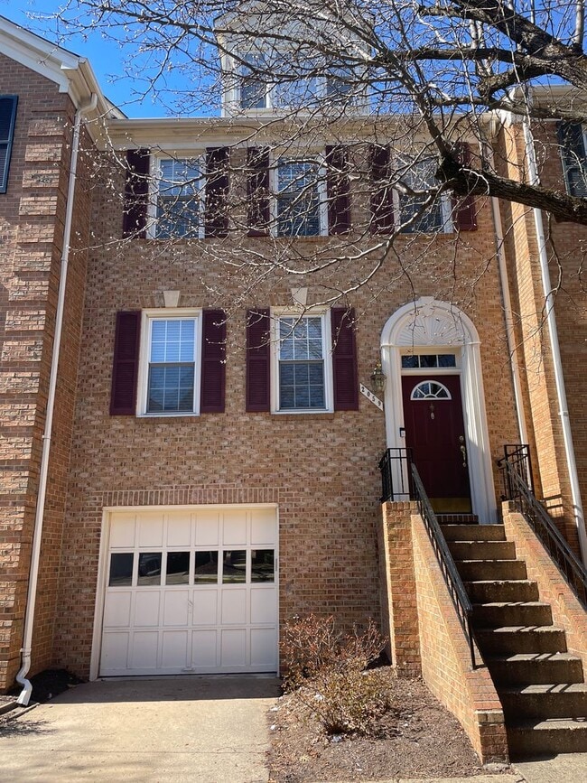 Building Photo - Luxurious And Spacious 3 Bed 2 Bath Brick Townhouse In Tysons Station