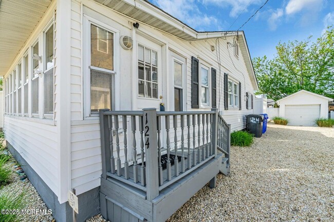 Photo - 124 Mathis Dr