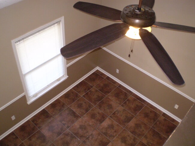 Photo - 511 E Gillespie St Unidad E 28