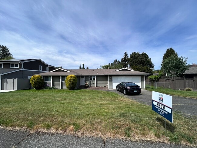 Building Photo - 3 Bedroom 2 Bath home in south Bellingham with a 2-car garage