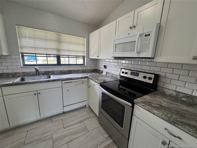 Photo - 2398 SE Breckenridge Cir