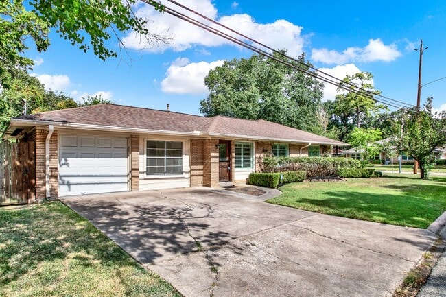 Photo - 2003 Viking Dr