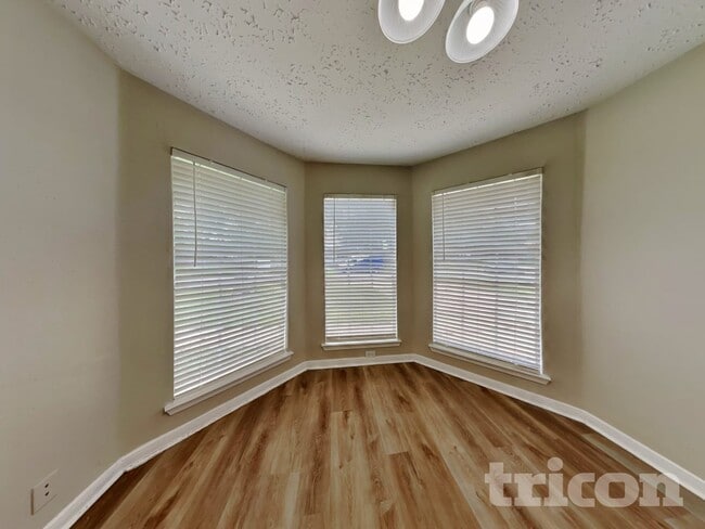 Photo - 2013 Greenwood Dr