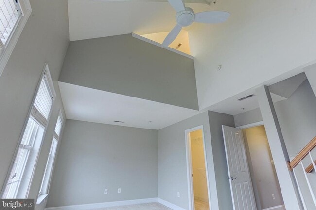 Photo - 833 Ramsay St