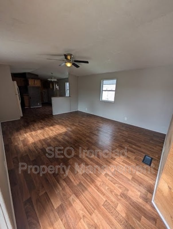 Photo - 515 Orme Ave