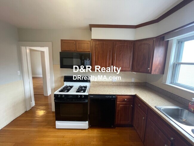 Photo - 176 Maple St Unidad 2