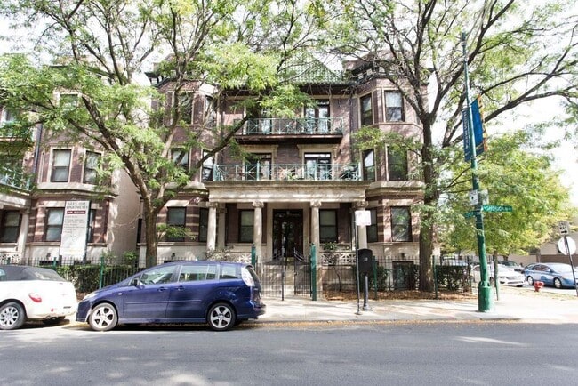 Building Photo - Large 3 bed/ 2 bath garden Unit 4043 - G