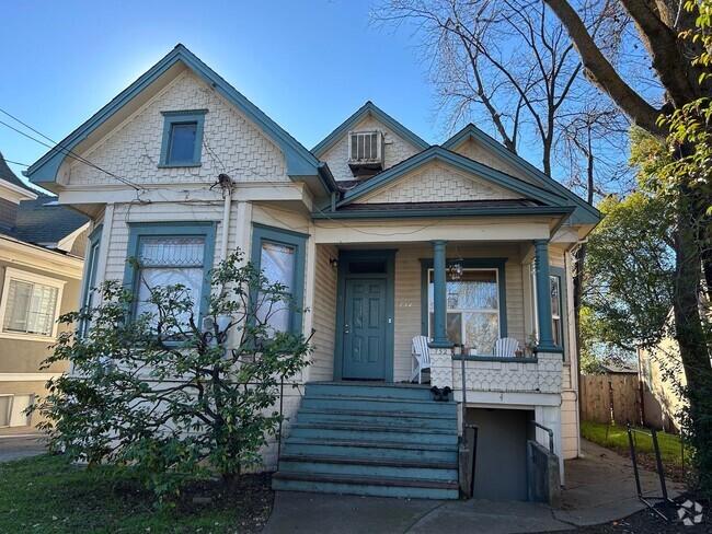 Building Photo - 732 Chestnut St Unit 4 Rental