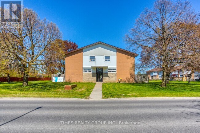 Photo - 23 Manitou Crescent W