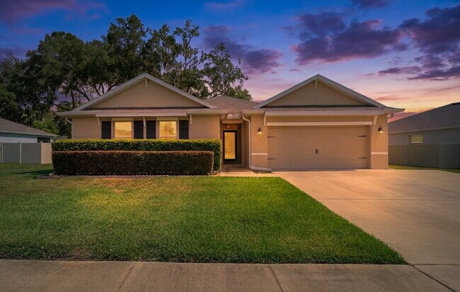 Move-In Ready! ***2 WEEKS FREE RENT**Beautiful 4-Bedroom Home with Modern Finishes & Room to Grow