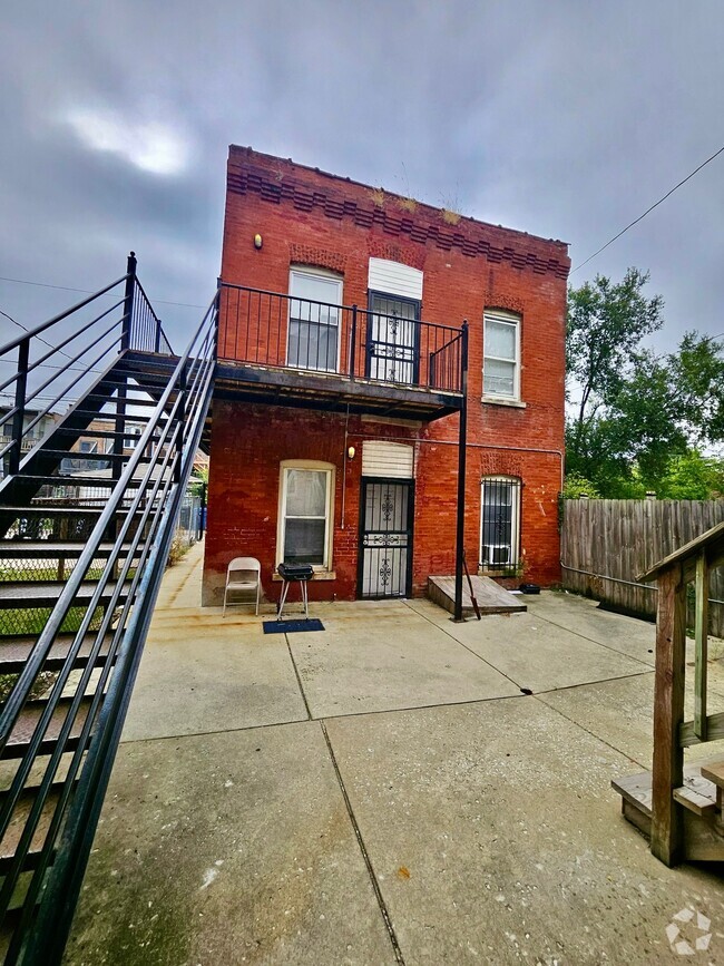 Building Photo - 6620 S Saint Lawrence Ave Unit Rear 2 Rental