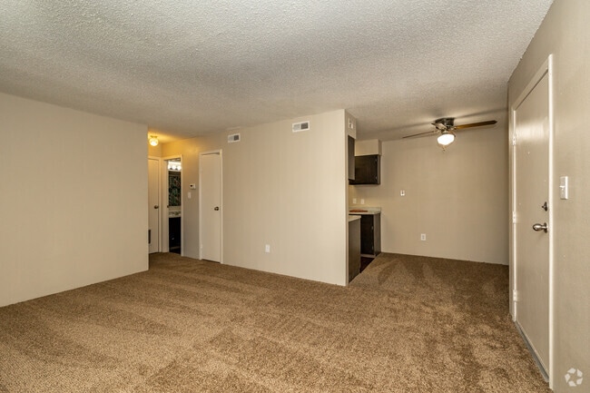 1BR, 1BA - 756SF - Family Room