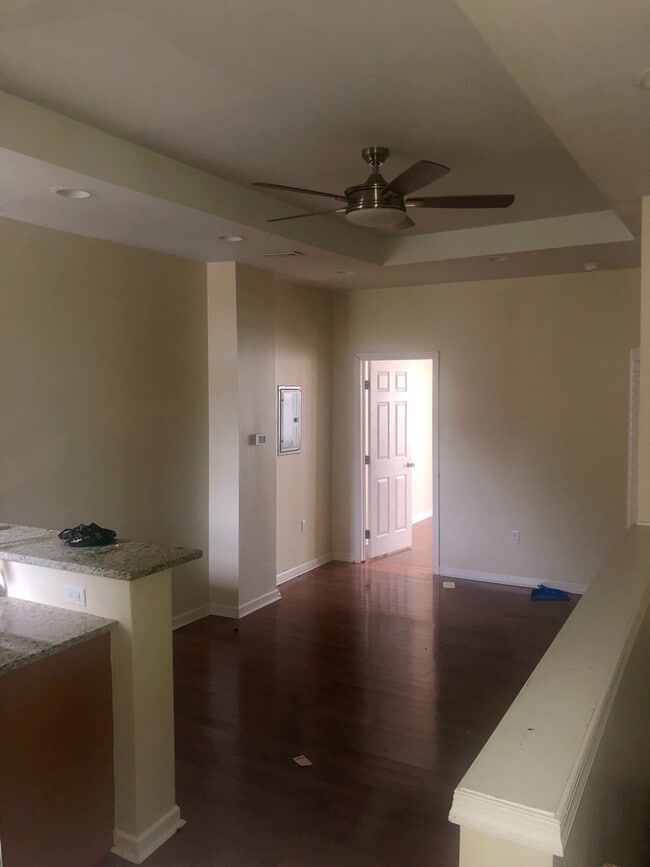 Building Photo - 5279 Jefferson St Unit 2 Rental
