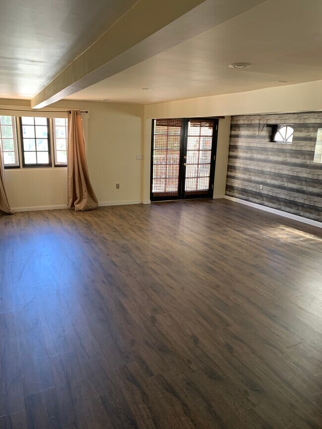 Photo - 5934 Manola Way