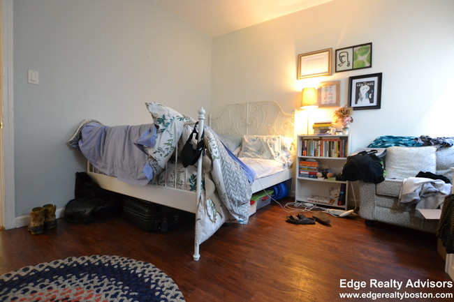 Building Photo - 32 Litchfield St Unit 1 Rental
