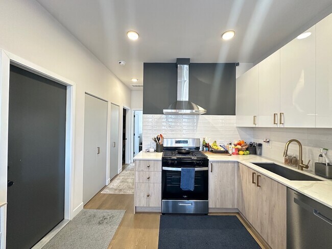 Photo - 841 N Mozart St Unit J04P