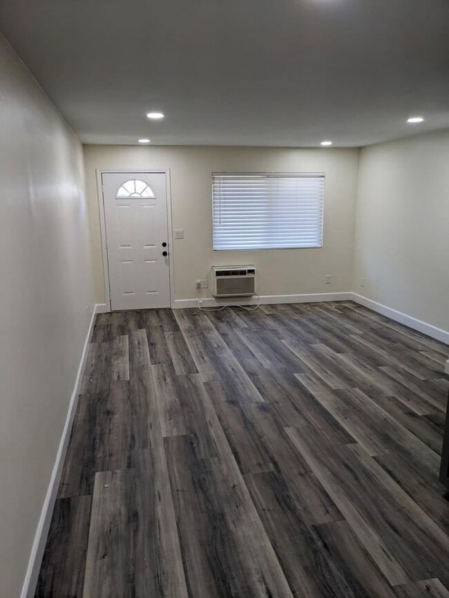 Building Photo - 2900 Lemon St Unit A