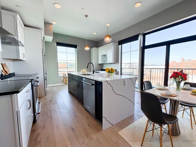 Building Photo - 2635 Penn Ave Unit 401 Rental