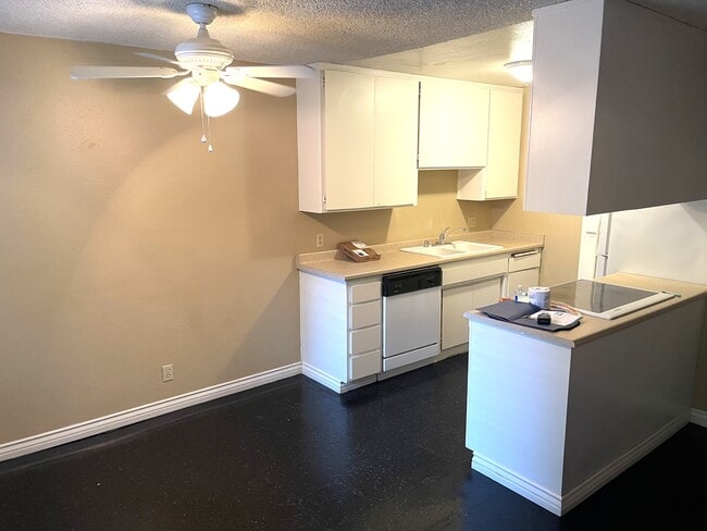 Photo - 1412 N Cherry St