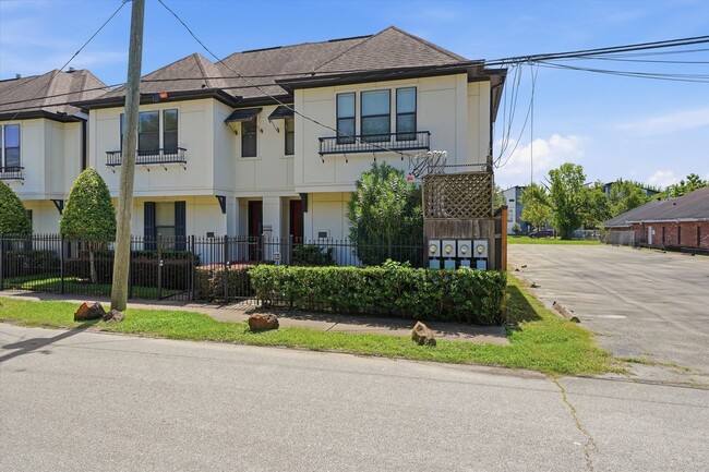 Photo - 2305 Bastrop St