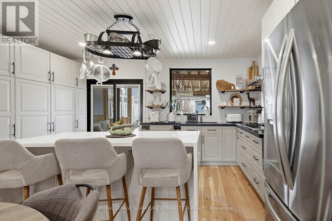 Photo - 18 Harlton Crescent