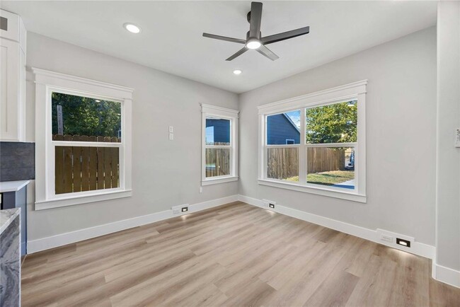Photo - 4624 Mayflower St