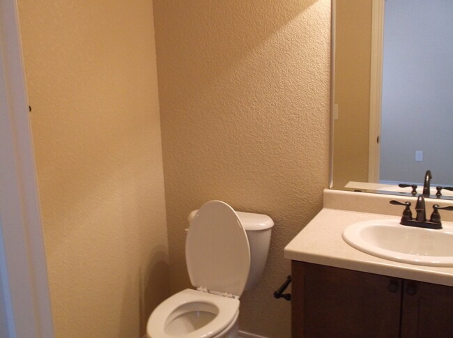 Photo - 3 BEDROOM, 2.5 BATH, 2 CAR ATTACHED GARAGE TOWNHOUSE