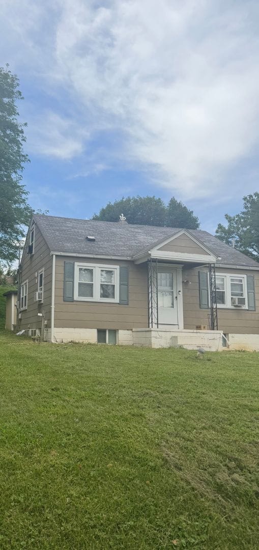 Building Photo - Charming 3 bedroom, fully furnished apartment Unit 2655 Eldridge Avenue