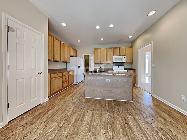 Photo - 517 Pritchards Point Dr