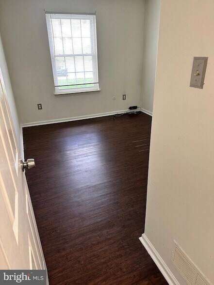 Photo - 601 Ferris Ln