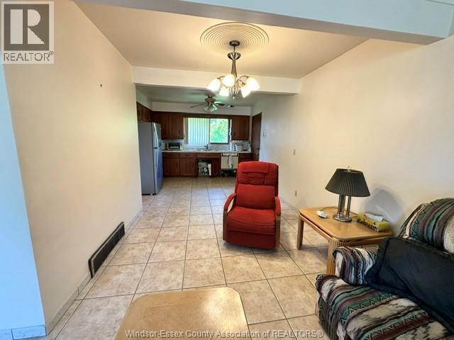 Photo - 921 Kennedy Dr W