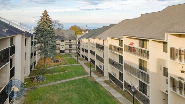 Building Photo - 37-47 S Williams St Unit Hill Gardens #321 Rental