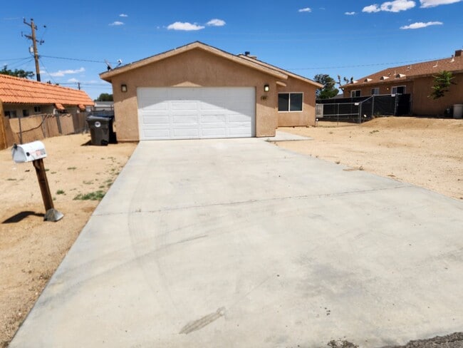Photo - 3 bedroom 2 bathroom close to shops and public transportation