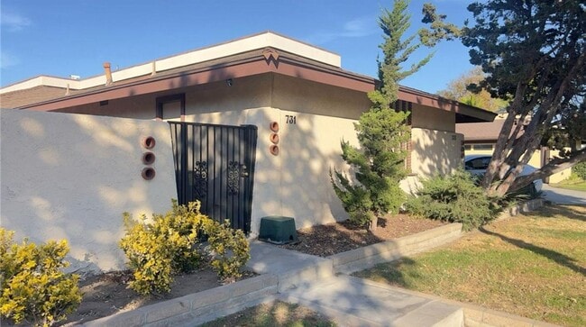 Building Photo - 731 E Fairway Dr Unit 731 Rental