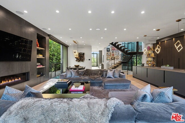 Photo - 418 N Sweetzer Ave