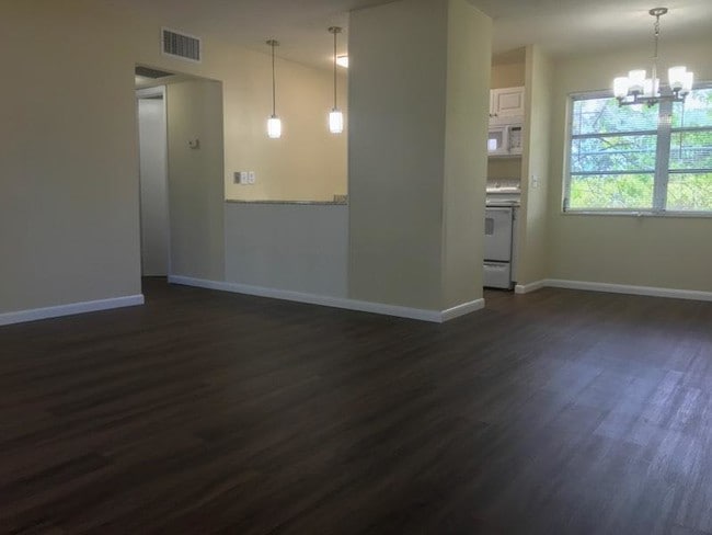 Photo - 5205 Eadie Pl