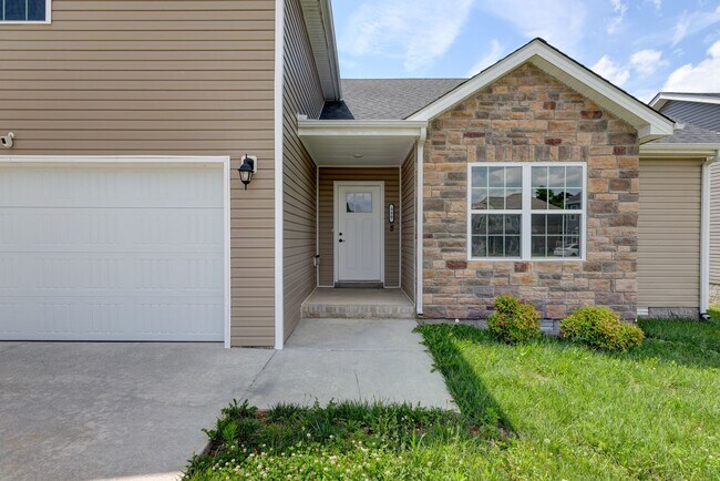 Photo - Sharp 3 bed 2 bath with Bonus room and nice fenced yard.