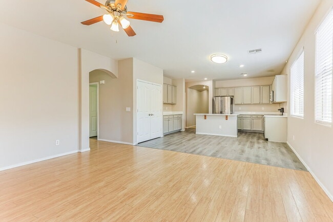 Photo - 7905 S 73rd Ln