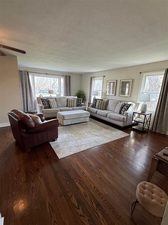 Photo - 891 E 10th Ave