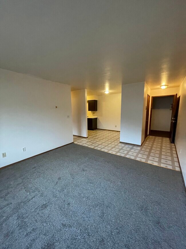 Living/Dinette - 3170 S Brust Ave