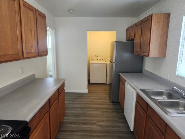 Photo - 2700 E Basswood Ave