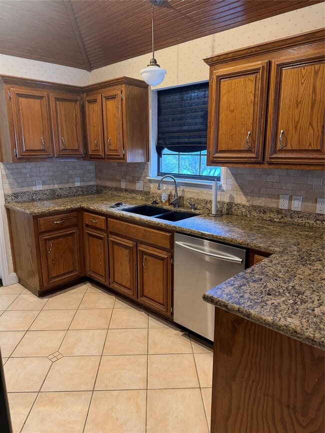 Photo - 611 Rolling Green Dr