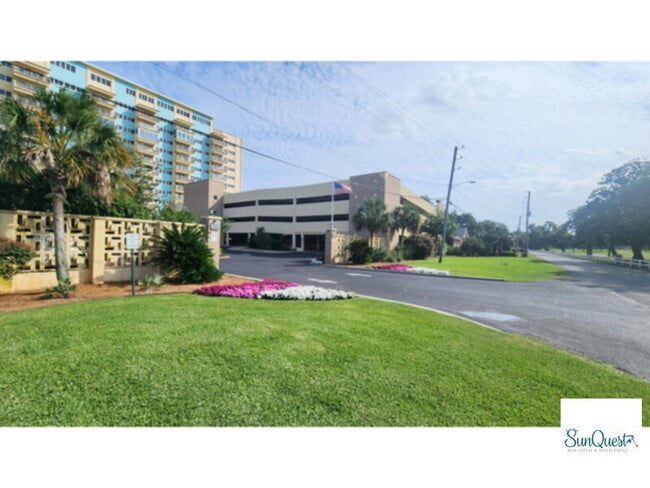 Photo - Carefree living in this immaculate updated 1 bedroom condo!