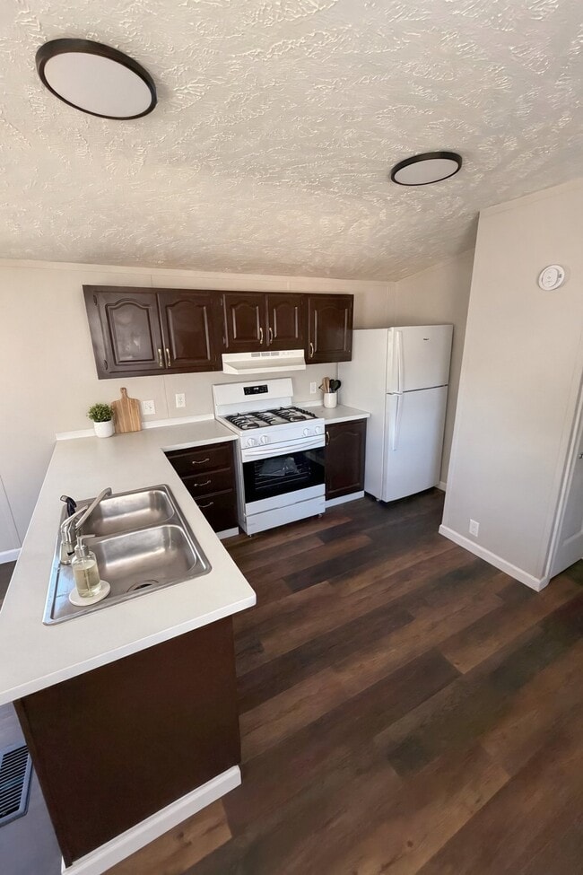 Photo - 11 Deerwood Park