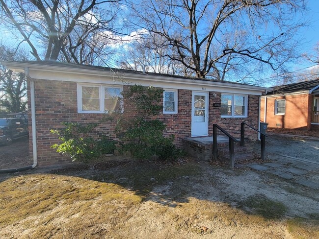 Building Photo - 3 Bedroom 1 Bathroom House Coming Soon